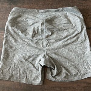 WOMEN'S MID-RISE PLUSH HEATHER SHORT 4"